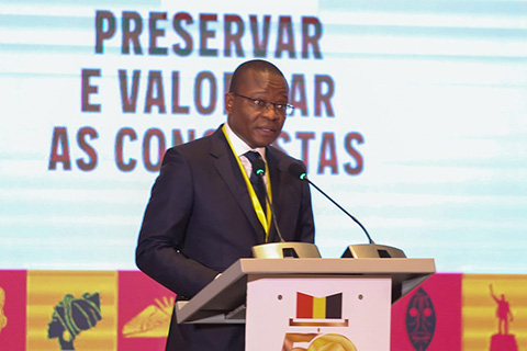 Perto de 250 cidadãos condecorados com a medalha dos 50 anos da Independência Nacional
