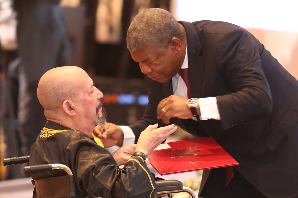 Perto de 250 cidadãos condecorados com a medalha dos 50 anos da Independência Nacional